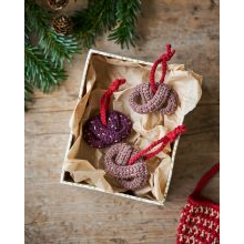 Crochet ornament with Danish Christmas ‘Kringle’.jpg